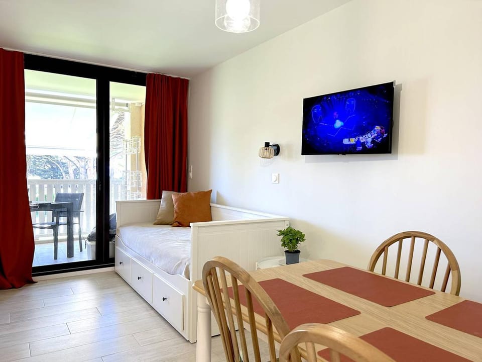 Appartement climatisé, vue mer - 4 pers. - FR-1-251-950 Apartment in Le Lavandou