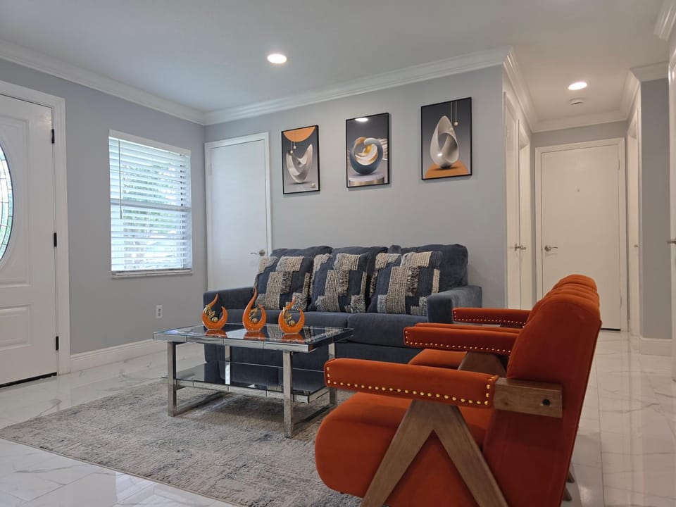 Living room, Photo of the whole room, Seating area