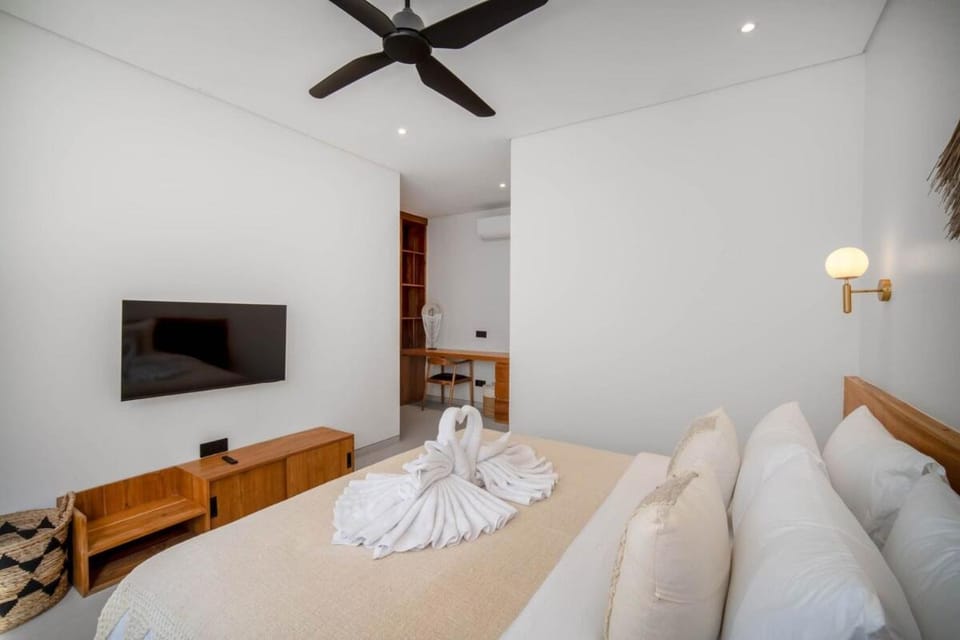 Six Palm 4 - 2BR Villa With Rooftop Near Padang Beach Villa in Bali