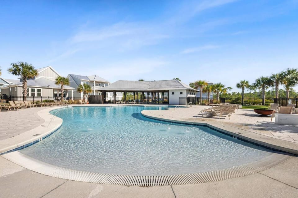 4 bath 6 bed-2 kings! Patio, firepit, pool, beach! House in Orange Beach