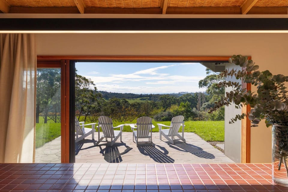 North Park - Luxury Private Estate Hill Views House in Red Hill
