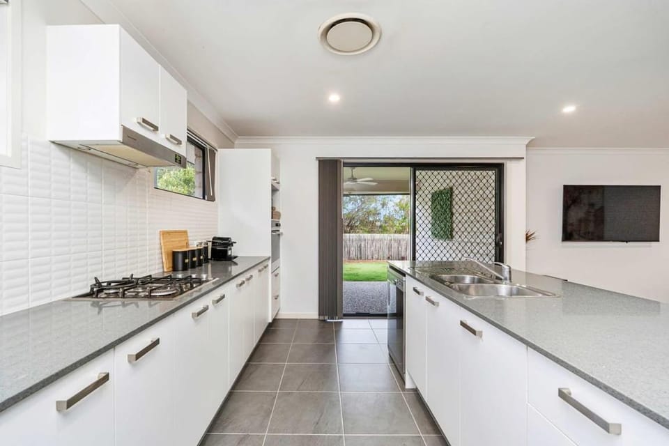 Stylish 4BR Family Home House in Hervey Bay