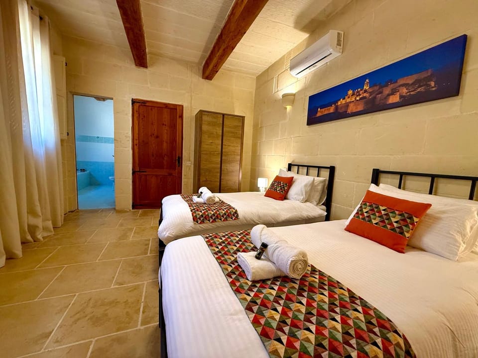 Bedroom, air conditioner