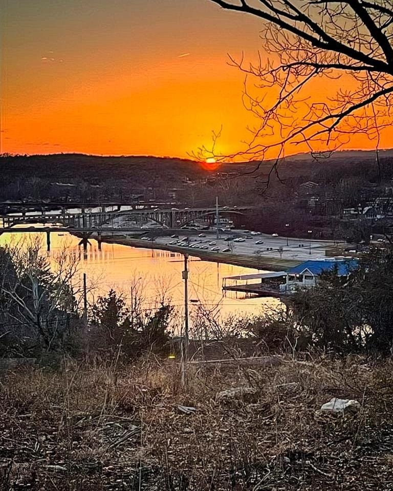 Glasswater Landing Overlook Villa in Ozark Mountains