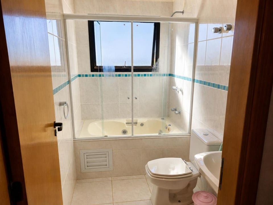 Property building, Bathroom, Bath
