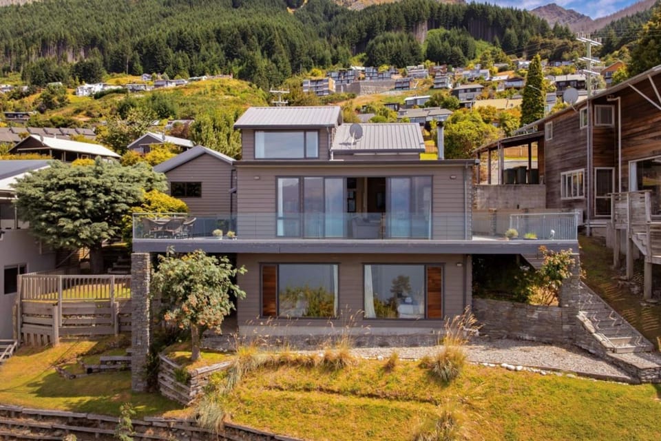 Remarkable Horizon - home with a heart House in Queenstown