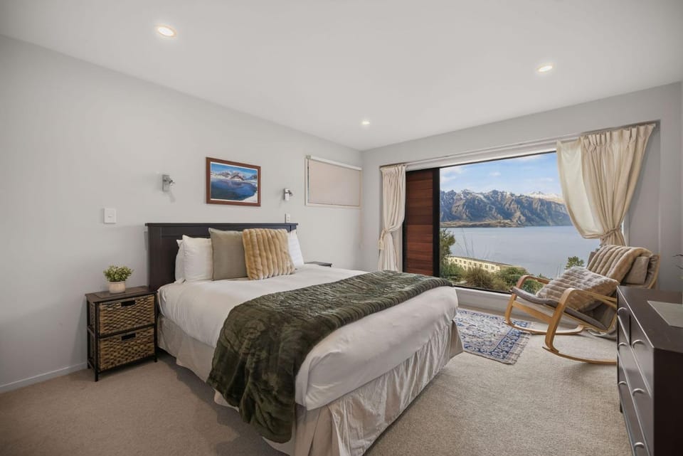 Remarkable Horizon - home with a heart House in Queenstown