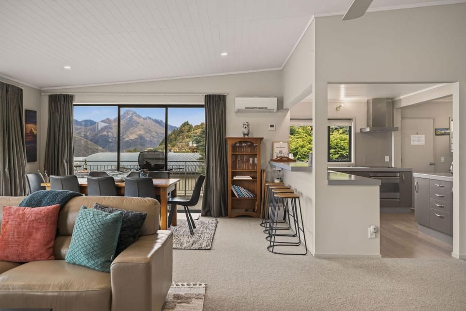 Remarkable Horizon - home with a heart House in Queenstown