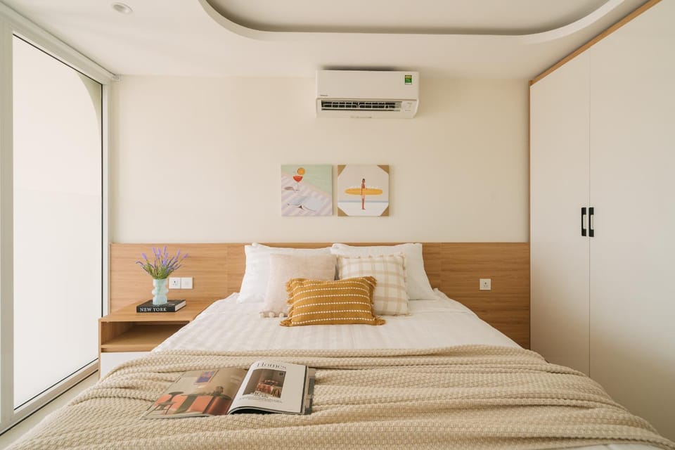 Photo of the whole room, Bedroom, air conditioner