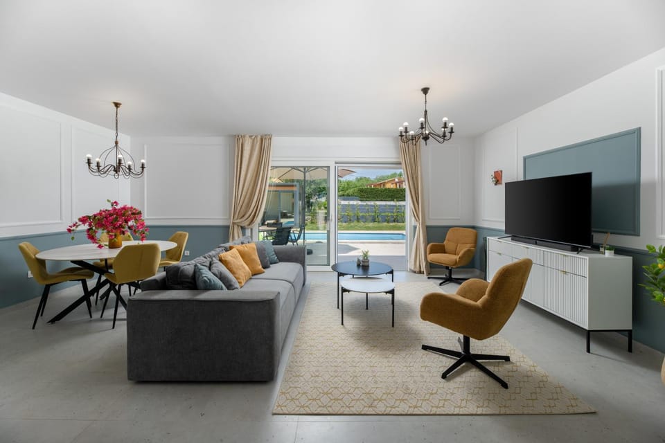 Communal lounge/ TV room, TV and multimedia, Living room, Seating area