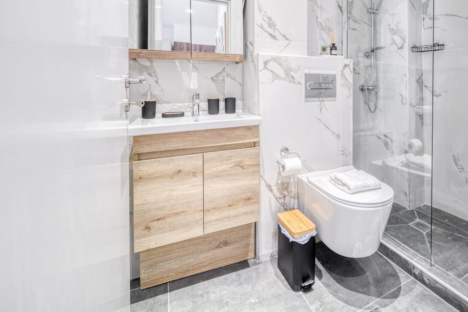 Shower, Toilet, Bathroom