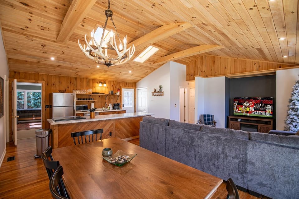 Snaggys Retreat House in Boone