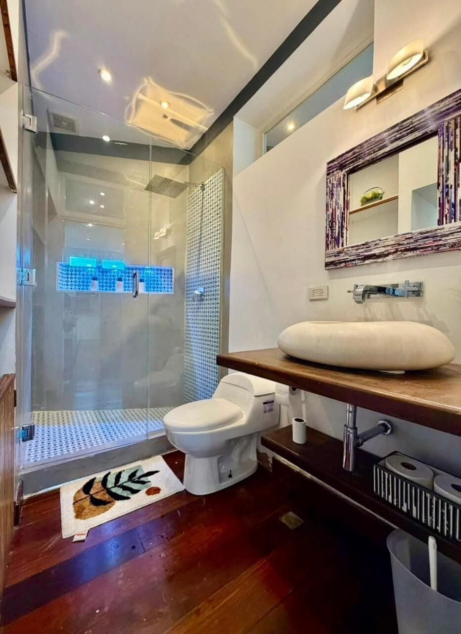 Toilet, Bathroom, towels