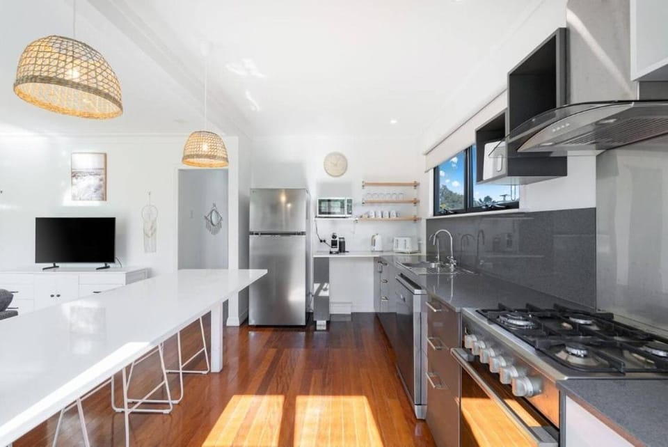 30B Urangan Holiday House (Private Rear Property) House in Hervey Bay
