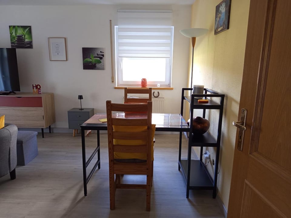 Seating area, Dining area