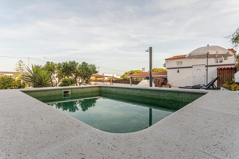 Casa das Flores by Hostiva House in Costa da Caparica