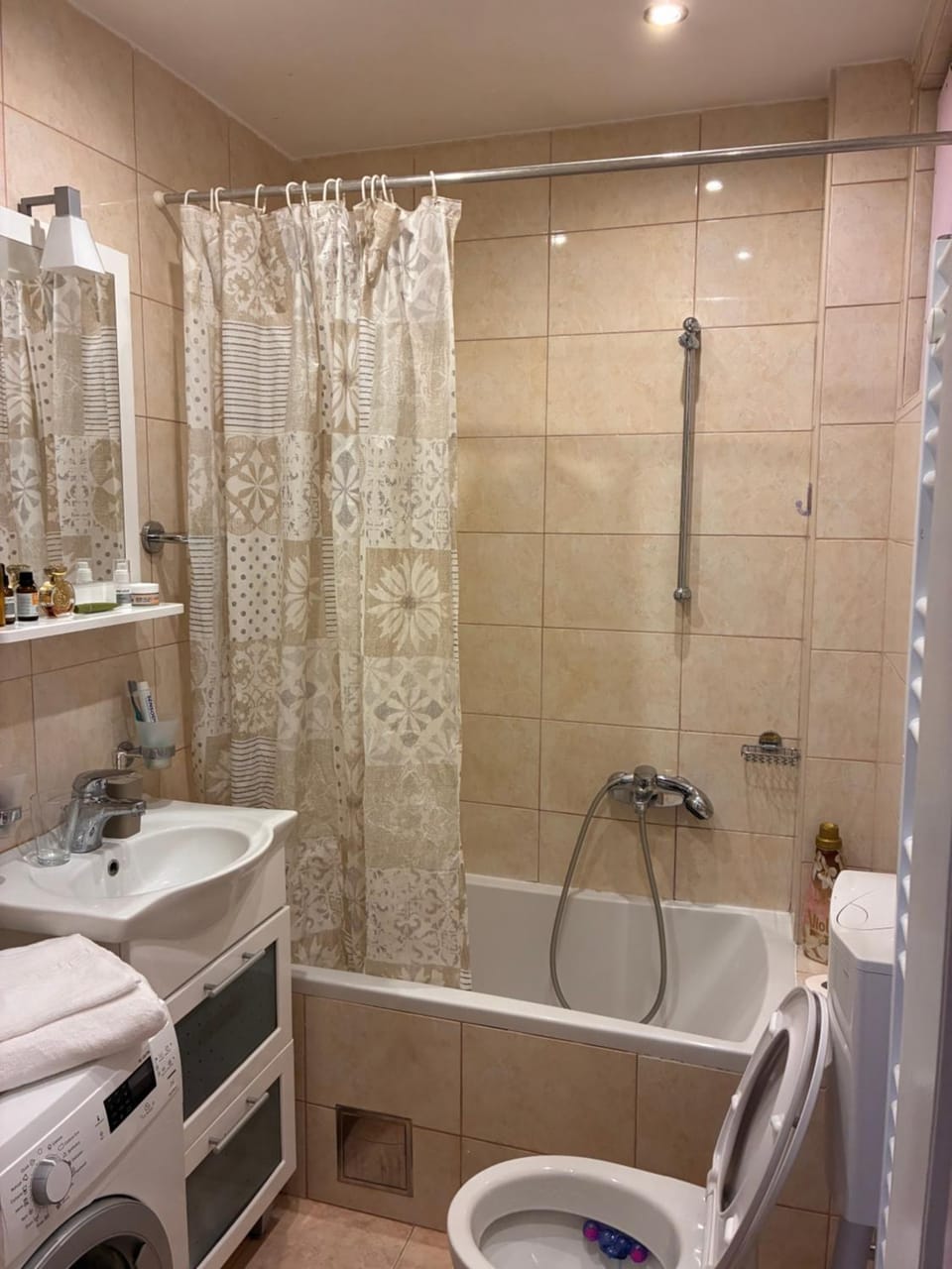 Shower, Bathroom, Bath, towels, washing machine