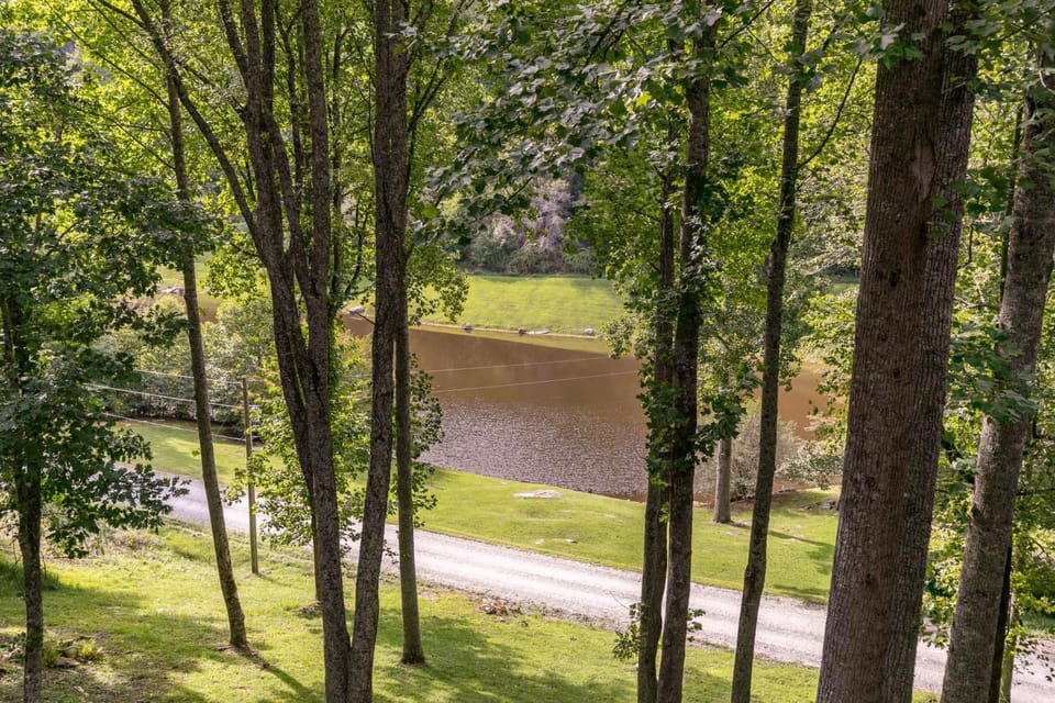 Lakeview House in Brushy Fork