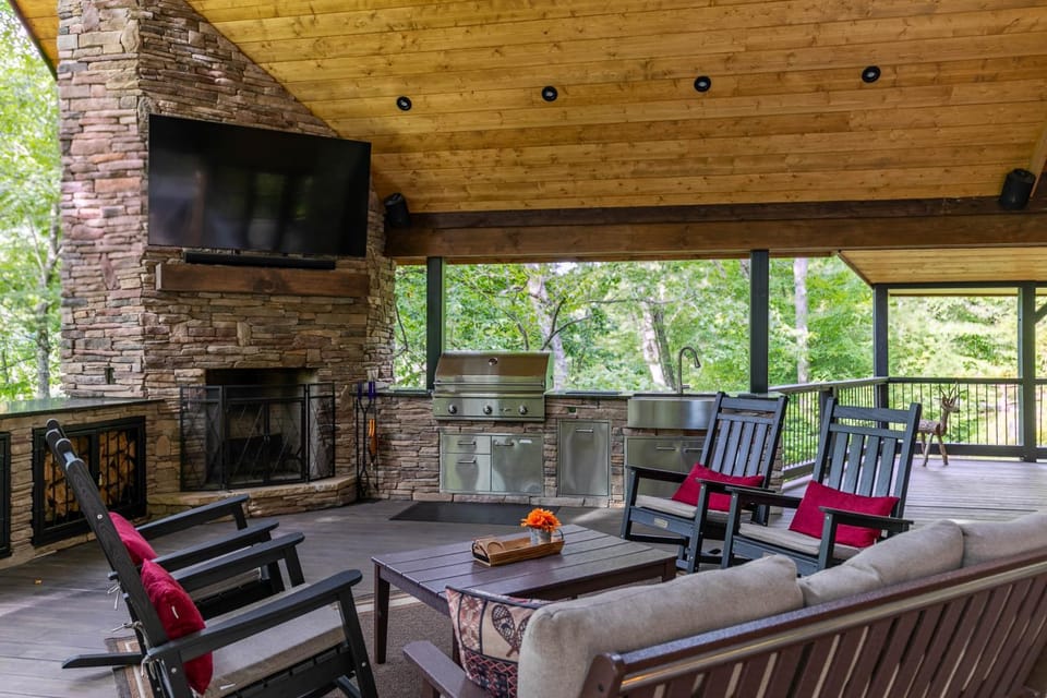 Lakeview House in Brushy Fork