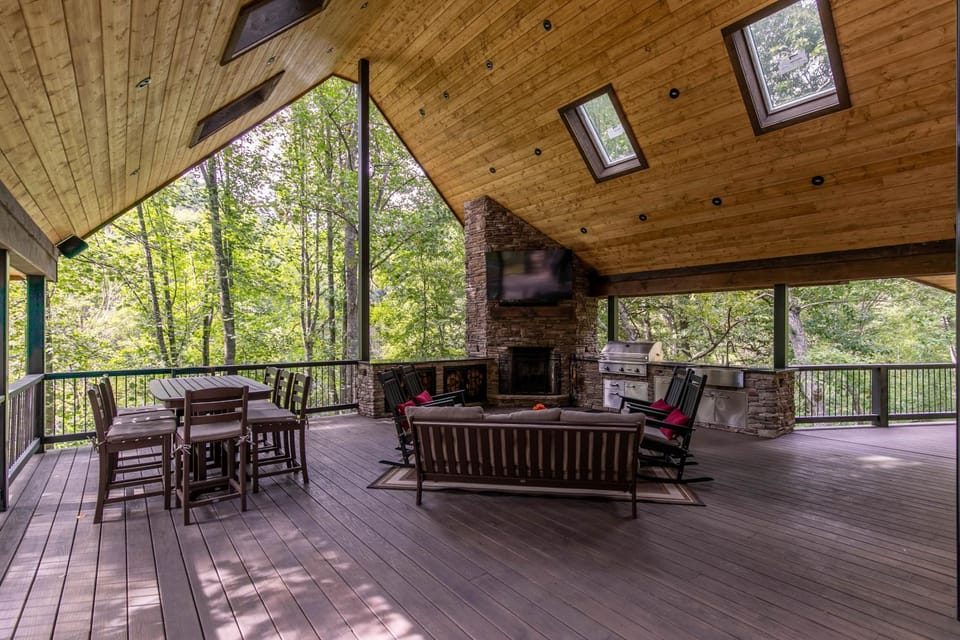 Lakeview House in Brushy Fork