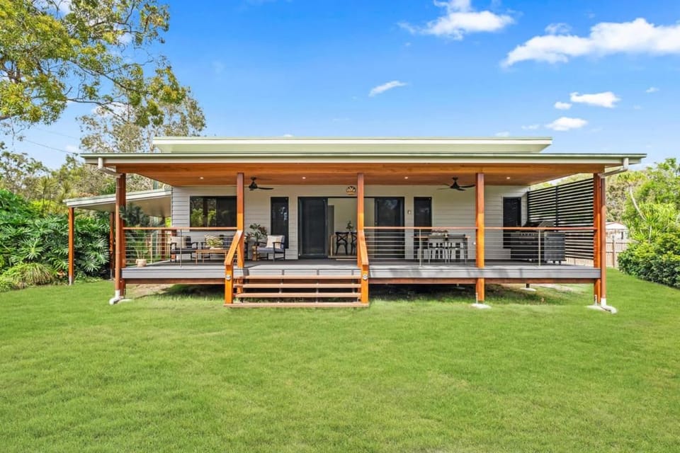 The Luxe Breeze Bungalow House in Hervey Bay