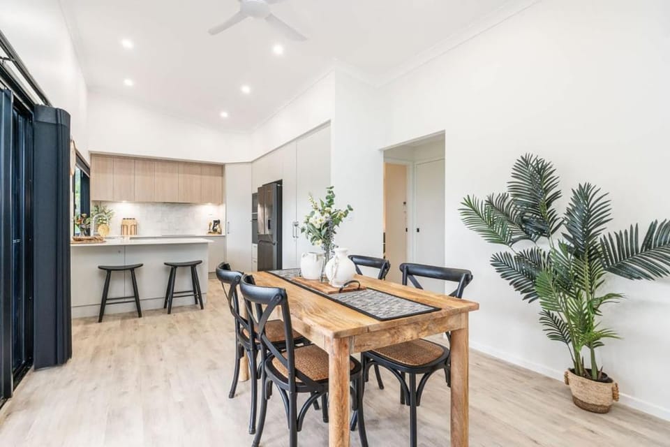 The Luxe Breeze Bungalow House in Hervey Bay