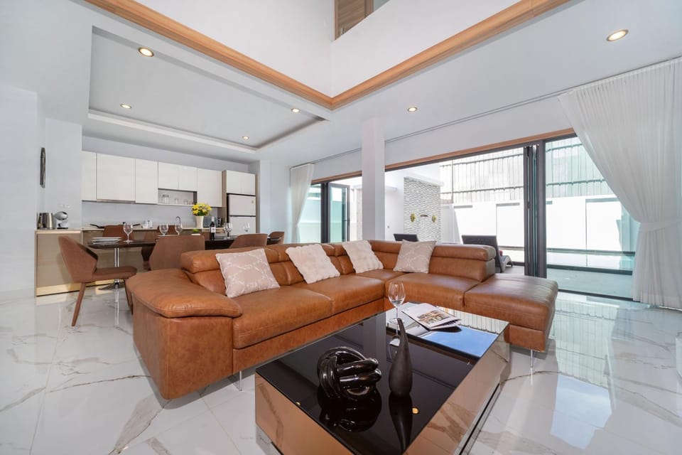 Living room, Pool view, Swimming pool, Swimming pool