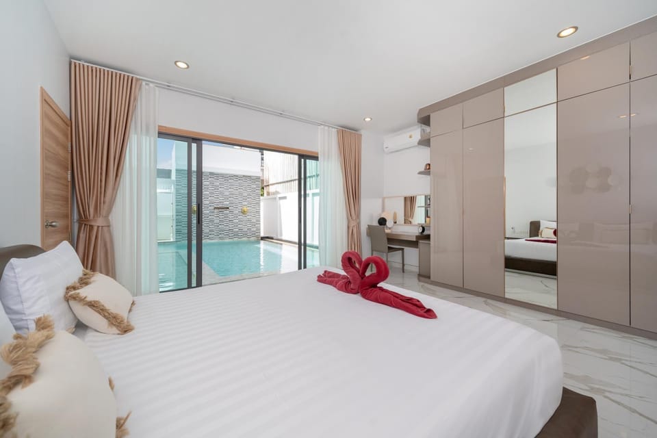 Bedroom, Pool view, Swimming pool
