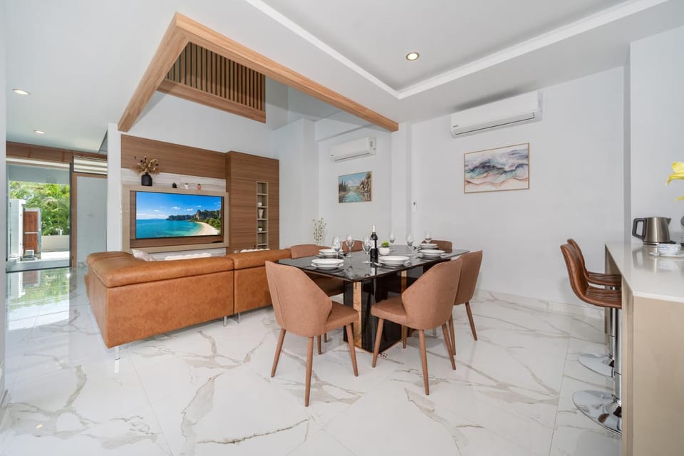 Living room, Dining area
