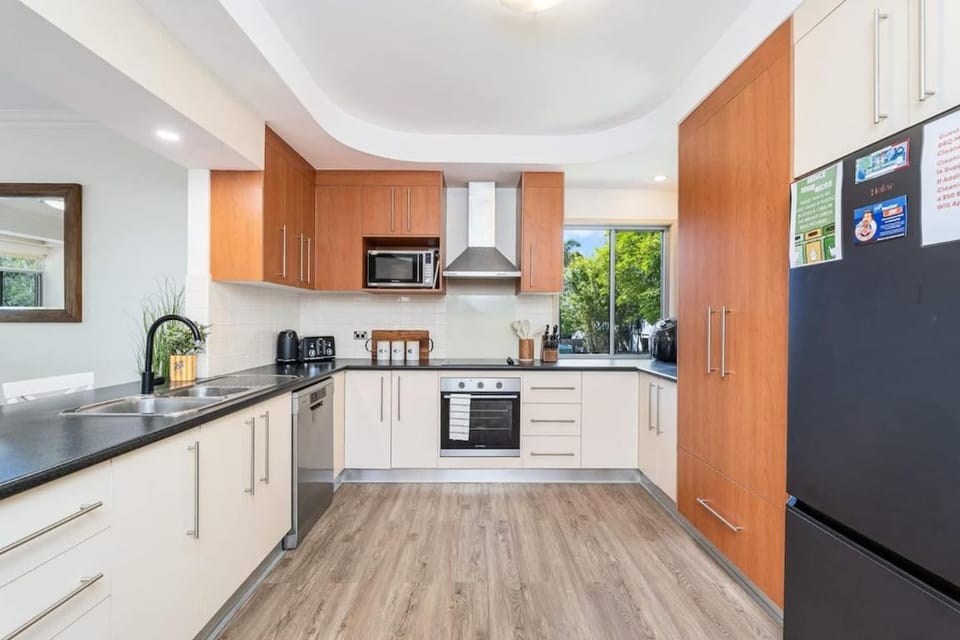 530-ESP · The Esplanade Escape / Beachfront / Dog Friendly - Lock Off House in Hervey Bay