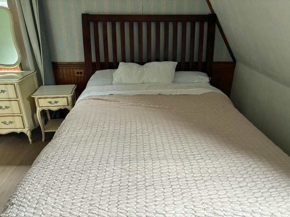 8 Acres of Privacy Your Group Escape House in Rockford