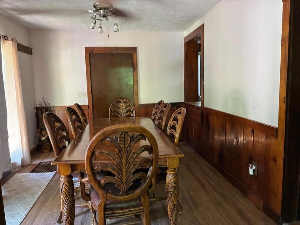 8 Acres of Privacy Your Group Escape House in Rockford