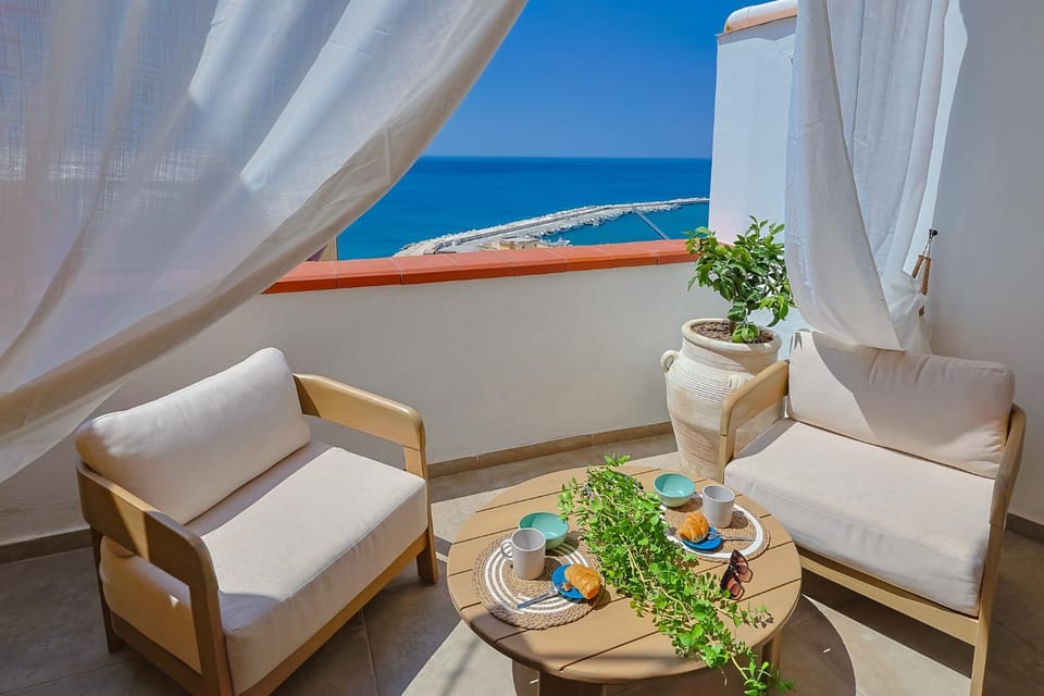 Day, View (from property/room), Balcony/Terrace, Dining area, Sea view