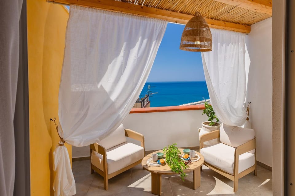 Natural landscape, Balcony/Terrace, Living room, Sea view
