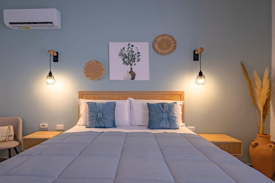 Bed, Photo of the whole room, Bedroom, air conditioner