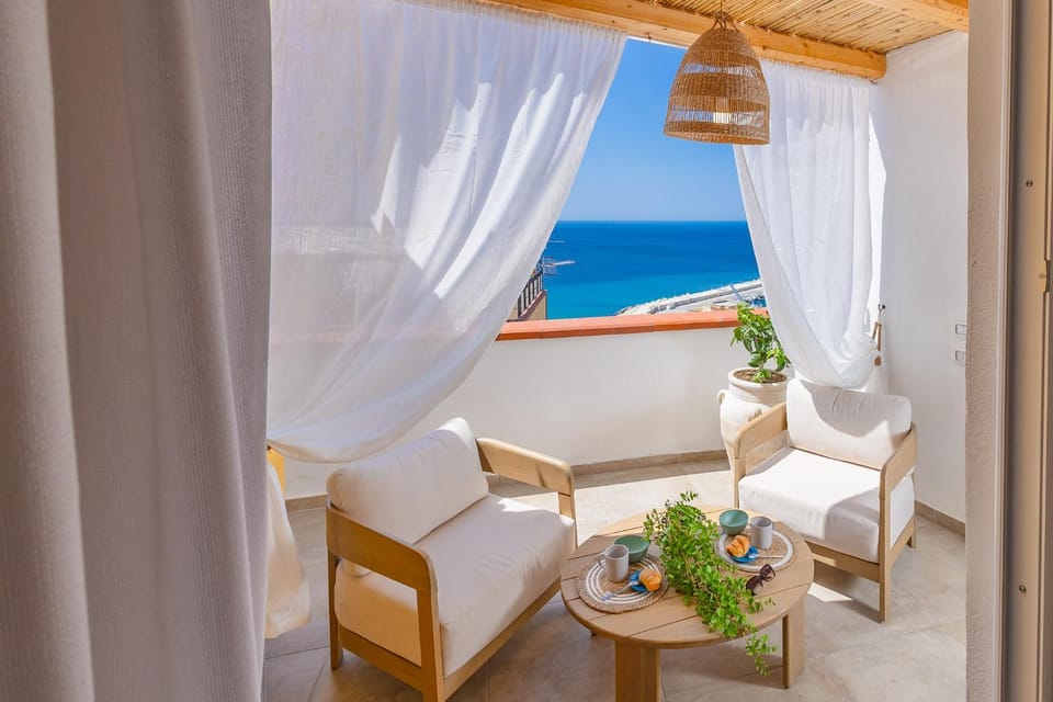 Natural landscape, Balcony/Terrace, Living room, Sea view
