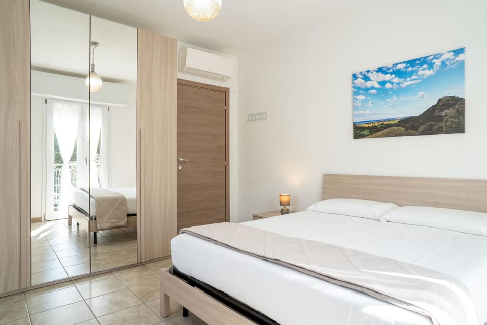 Balbiana Lake Apartments Apartment in Manerba del Garda