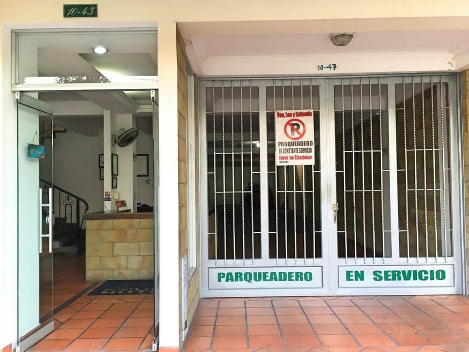 Facade/entrance