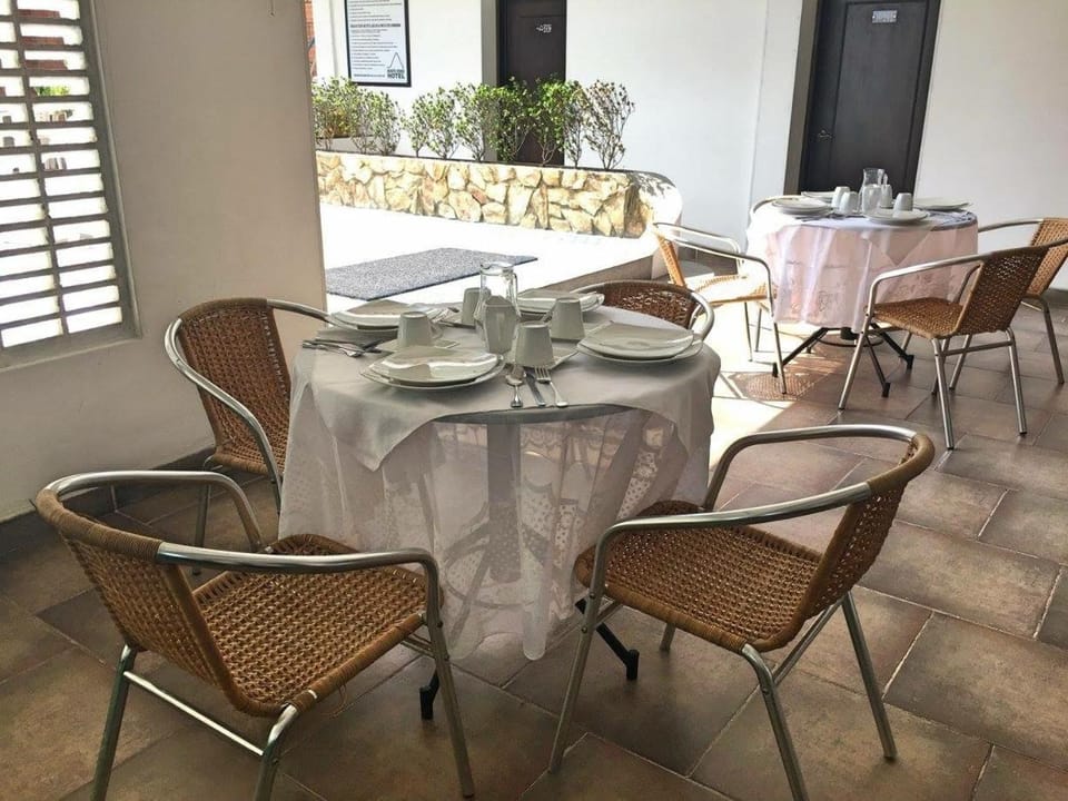 Restaurant/places to eat, Communal lounge/ TV room