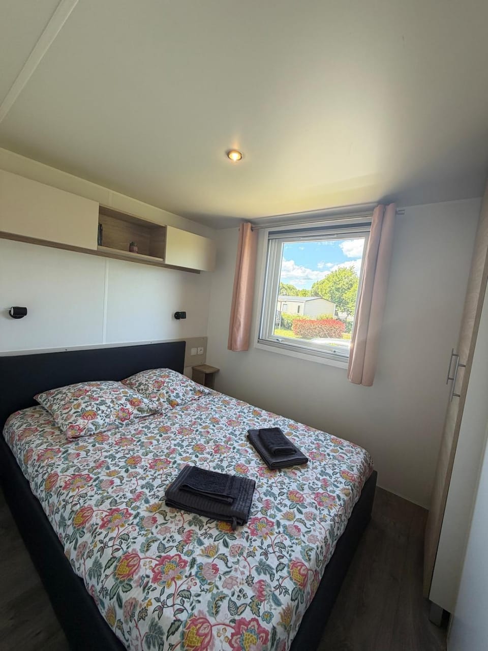 Bedroom, heating