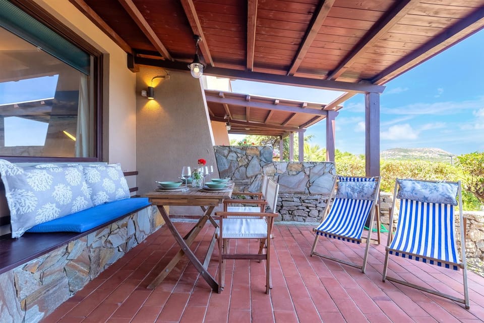 Property building, Balcony/Terrace, Living room