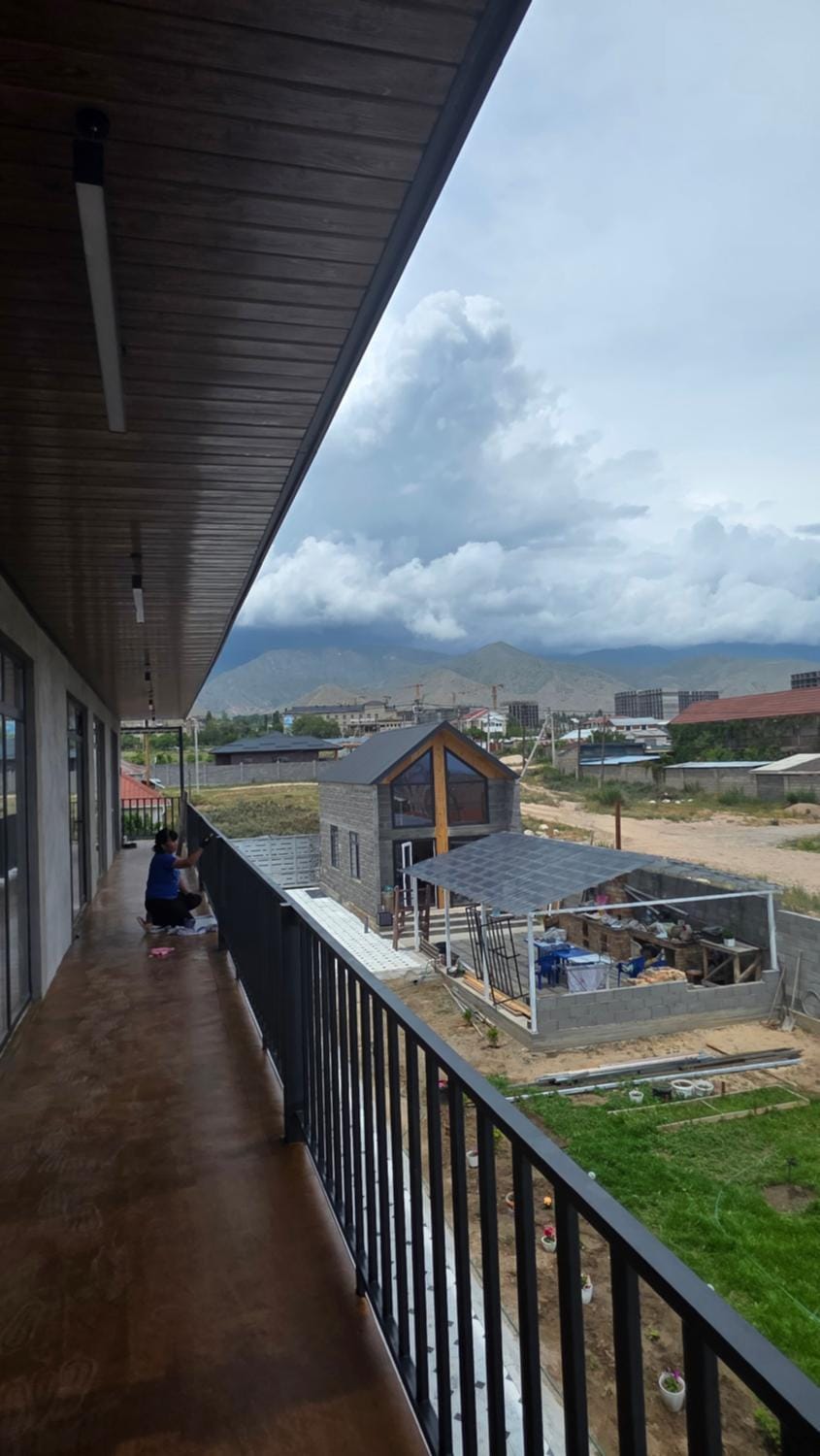 Property building, Day, Natural landscape, Balcony/Terrace, Mountain view