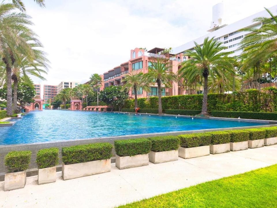 Swimming pool, Swimming pool