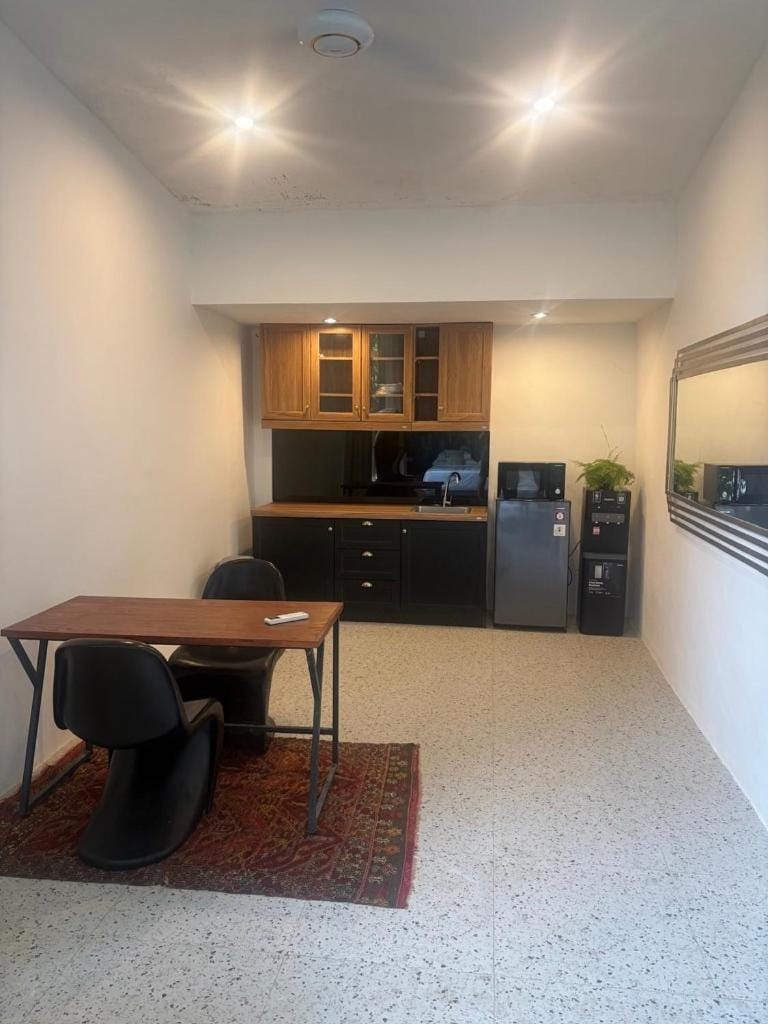 NEW, Modern 1BR, Quiet-Kitchen-Worspace-100Mb Apartment in Bali