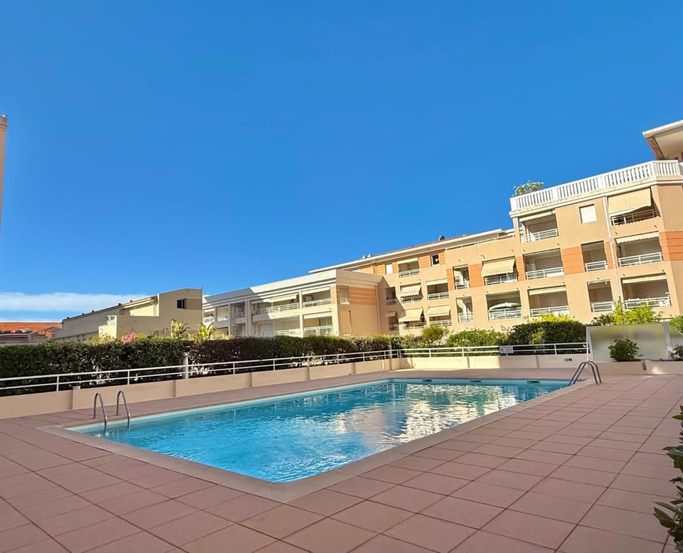 Golfe Juan - 4 People - Swimming Pool - Wifi House in Antibes