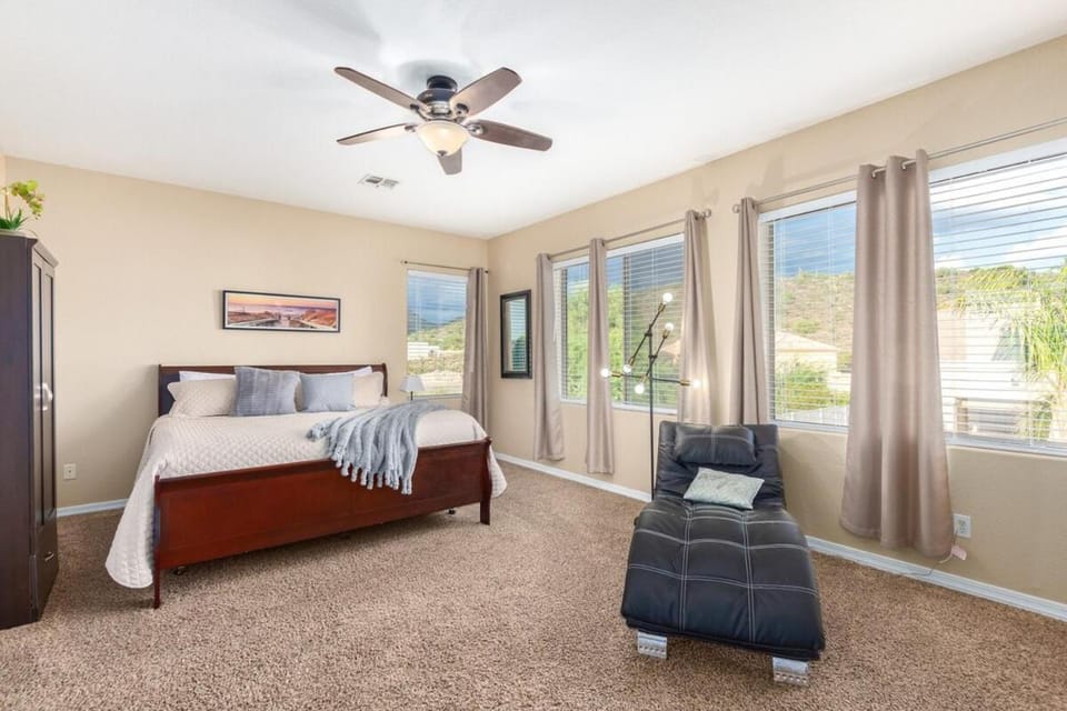 Luxury Cul-De-Sac Home With Heated Pool & 5BR House in Phoenix