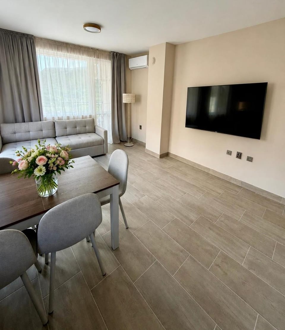 Апартамент Marina Apartment in Kavarna