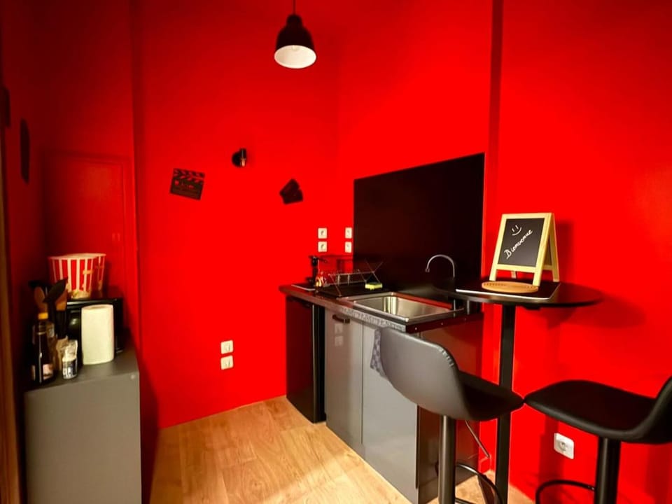 Le 7emeArt-Cinema Room-Grand ecran-Netflix-Centre Apartment in Perpignan
