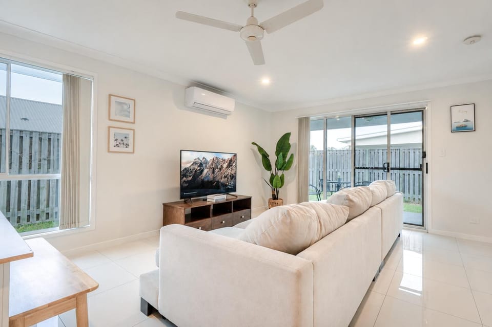 Communal lounge/ TV room, Living room