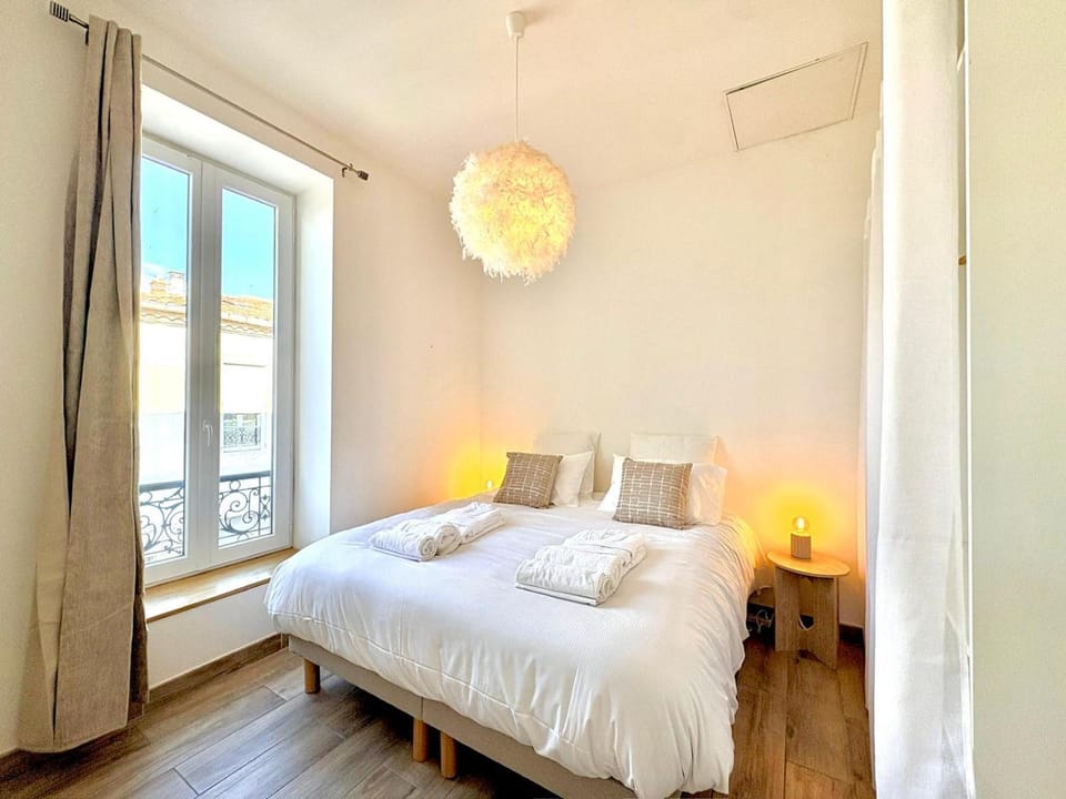 Duplex Central, 2 personnes, centre-ville, lit 180x200 House in Nimes